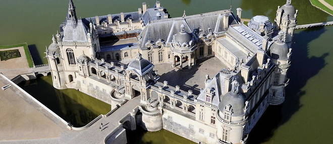 Vue du Chateau de Chantilly.
