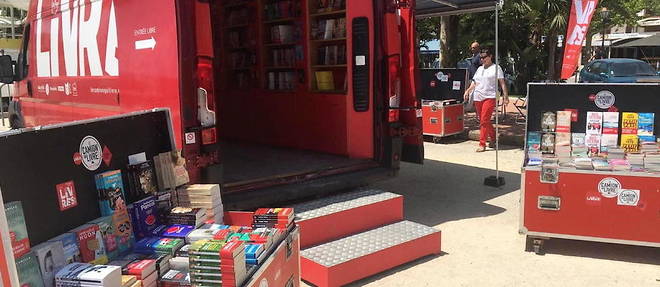 Le Camion qui Livre, librairie itinerante et conviviale. 
