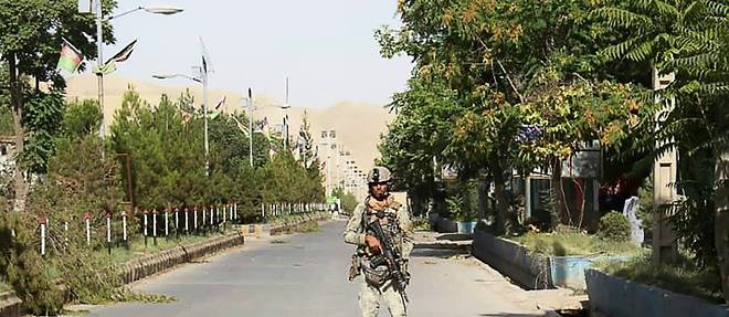 Afghanistan: des centaines de commandos dans une ville attaquee par les talibans