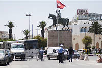 Pour limiter la propagation du virus alors que la Tunisie enregistre ces dernières semaines un nombre record de contaminations au Covid-19, les autorités ont ordonné le confinement de la population dans six gouvernorats où le taux de propagation du virus est particulièrement élevé, dont Tunis et sa banlieue.
