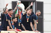 Les joueurs italiens fetent leur victoire a Rome.
