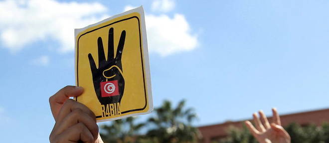 Le signe de Rabia, symbole de ralliement des Freres musulmans. 
