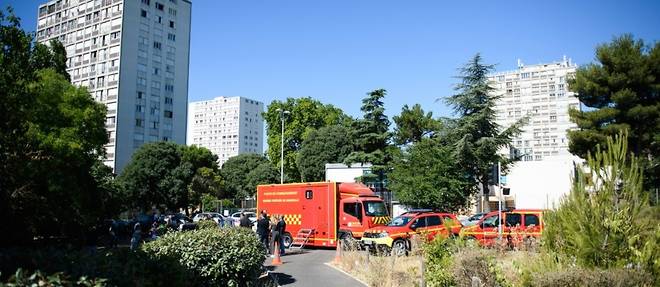 Trois personnes meurent dans l'incendie d'un immeuble en partie squatte a Marseille