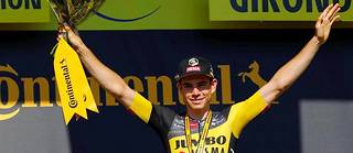 Wout van Aert (Jumbo), déjà vainqueur de l'étape du Ventoux durant la deuxième semaine de course, le 7 juillet, s'est imposé pour la cinquième fois dans le Tour, samedi 17 juillet.
