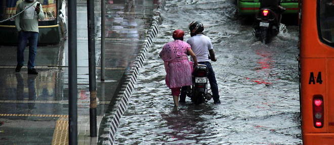 Le departement meteorologique indien a place plusieurs regions de l'Etat en alerte rouge, en precisant que les fortes pluies devraient se poursuivre dans les prochains jours.
