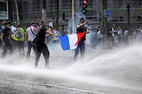 Des milliers d&rsquo;opposants au pass sanitaire d&eacute;filent en France &laquo;&nbsp;pour la libert&eacute;&nbsp;&raquo;