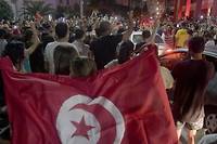 Tunisie: le pr&eacute;sident s'octroie le pouvoir ex&eacute;cutif, Ennahdha d&eacute;nonce un &quot;coup d'Etat&quot;