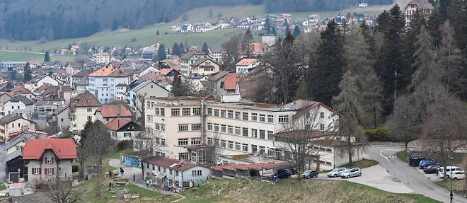 Mia et sa mere ont ete retrouvees dans cette usine desaffectee reconvertie en squat, sur la commune de Sainte-Croix dans le canton de Vaud en Suisse.
