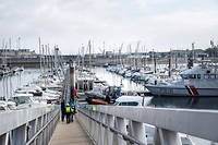 Utime contact. C’est depuis le port de Saint-Malo que Godard prend la mer. Il est vu pour la dernière fois, le 2 septembre 1999, par un douanier qui contrôle son voilier.
