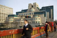 Le siege du MI6, les renseignements exterieurs, sur les bords de la Tamise a Londres.

