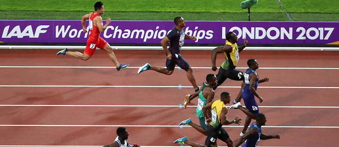 Usain Bolt (troisieme en partant du haut) produit son effort mais sait qu'il ne remportera pas la victoire lors de la finale du 100 m aux championnats du monde d'athletisme de Londres.
