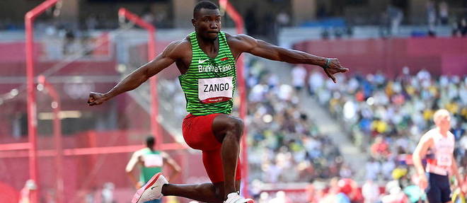Hugues Fabrice Zango a offert au Burkina Faso sa premiere medaille olympique. Il a realise un bond de 17,47 m a la finale du triple saut a Tokyo.  
