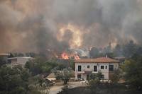 Les incendies font rage en Turquie et en Gr&egrave;ce, transform&eacute;e en &quot;poudri&egrave;re&quot;