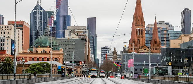 Les rues desertes deviennent presque une habitude a Melbourne, qui attaque son sixieme confinement depuis le debut de la pandemie.

