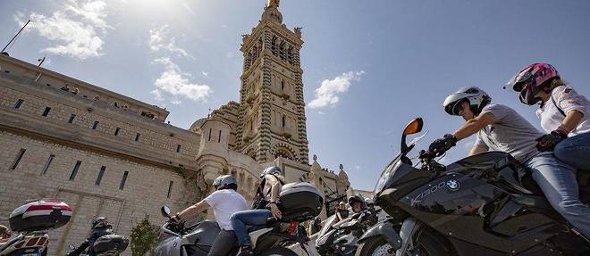 Les motos sont sympathiques, comme ici lors de leur bénédiction à Notre-Dame-de-la-Garde, à Marseille. Mais parfois moins lorsque leurs pilotes désinvoltes déversent leur pollution sonore.

