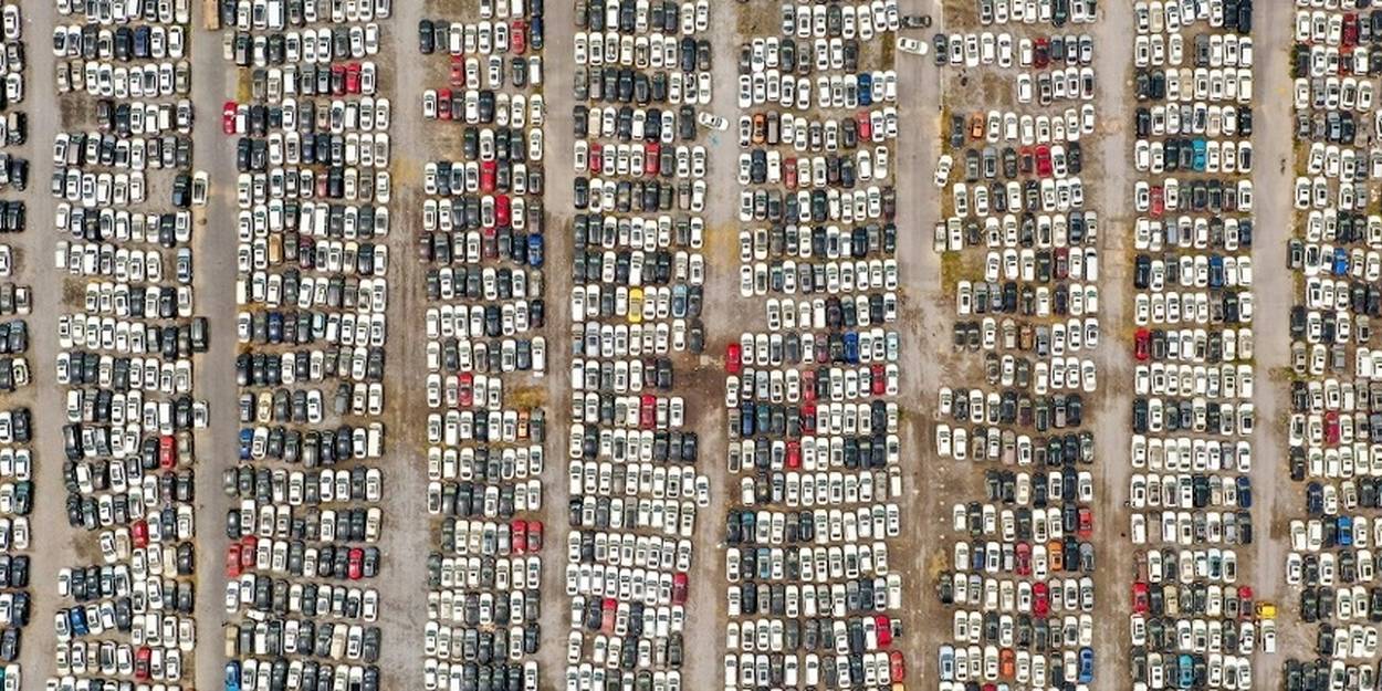 En Chine, Un Immense Cimetière De Voitures Après Les Inondations