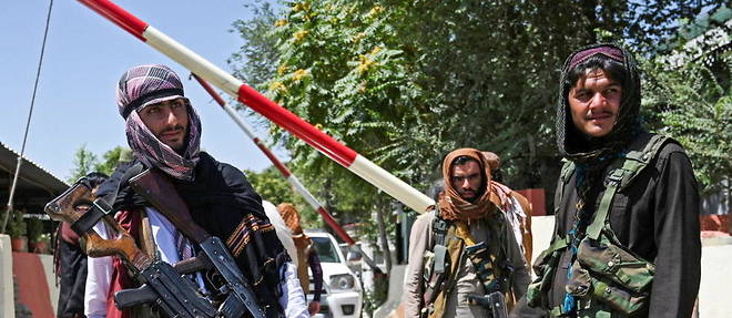 Des combattants talibans a Kaboul, le 16 aout 2021.
