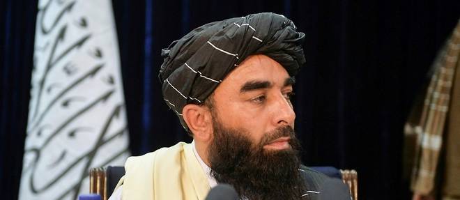 Un des chefs talibans de retour en Afghanistan, la vie reprend dans la crainte a Kaboul
