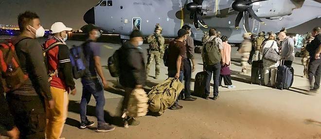 Arrivee imminente a Paris des premiers exfiltres de Kaboul par la France