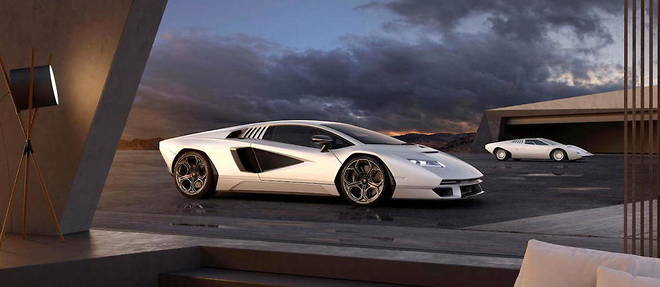 La Lamborghini LPI 800-4 rend hommage au modele originel des annees 70 mais dispose d'une mecanique hybride moderne de 814 ch.
