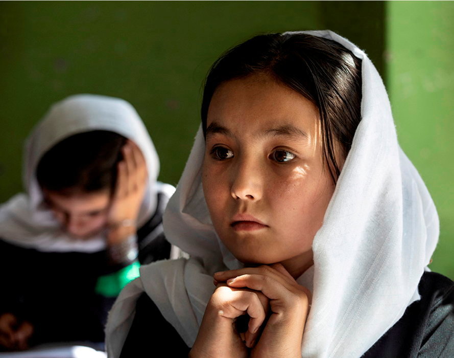 
        Desillusion. C'etait le 25 juillet a Kaboul : la rentree des classes au lycee de jeunes filles Zarghoona.