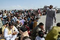 Des milliers d'Afghans toujours bloqu&eacute;s &agrave; l'a&eacute;roport de Kaboul, les talibans accus&eacute;s d'entraver l'acc&egrave;s