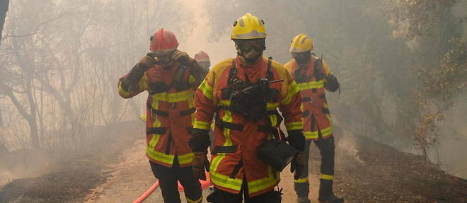 Les pompiers oeuvrent depuis lundi 16 aout contre l'incendie qui ravage le Var.
