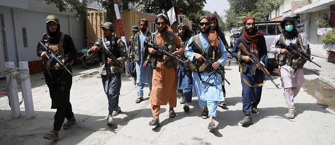 Les << nouveaux talibans >> patrouillent dans Kaboul (Afghanistan), le 18 aout.
