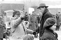 La Liste de Schindler (1993) : en Pologne (ici avec son acteur principal Liam Neeson), Steven Spielberg affronte les rigueurs de l'hiver, l'horreur de l'Histoire et la pression psychologique d'un tournage aux douloureuses resonances pour le cineaste.
