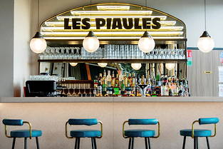 Initiées en 2015 avec une première adresse à Belleville, Les Piaules tendent à réinventer l’auberge de jeunesse à Paris qui, contrairement aux autres villes européennes, en propose peu.
