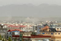 Deux explosions ont fait plusieurs victimes ce jeudi près de l'aéroport de Kaboul.
