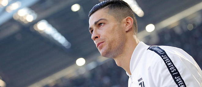 Cristiano Ronaldo a quitte la Juve pour Manchester United, un transfert estime a 28 millions d'euros.
