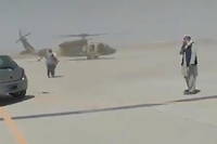Un helicoptere Black Hawk de fabrication americaine, au roulage, apres sa capture par les talibans en Afghanistan. (Images non authentifiees.)
