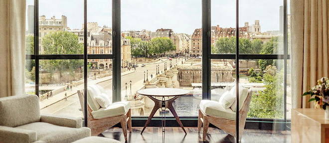 Le Cheval blanc Paris offrira 72 chambres, dont une majorite ouverte sur la Seine, fait unique dans la capitale. 
