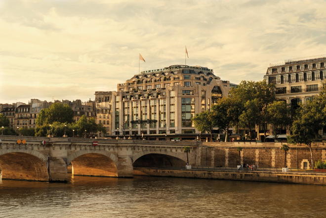 L'hôtel Cheval Blanc ouvre à la Samaritaine, LVMH rentabilise son  investissement