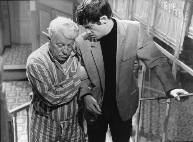 Jean Gabin et Jean-Paul Belmondo dans le film Un singe en hiver. © Marcel Dole/AFP