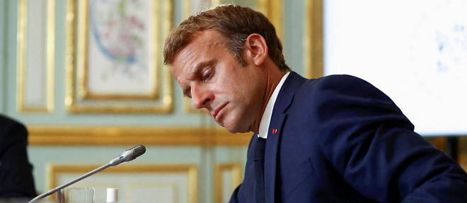 Emmanuel Macron envisage de supprimer les 42 regimes speciaux qui coutent quelque 8 milliards d'euros par an a la collectivite.

