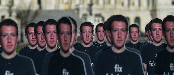 Manifestation a Washington, le 10 avril 2018, avant le le proces de Mark Zuckerberg, accuse de favoriser la desinformation sur Facebook.
