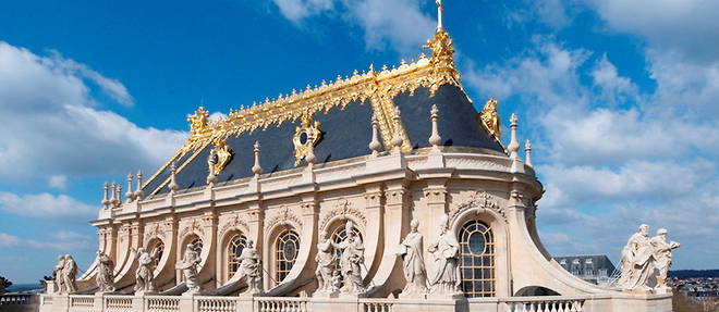 La couverture, les parements, la statuaire et les vitraux de la Chapelle royale ont fait peau neuve.