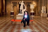  Jakuta Alikavazovic a passé sa « Nuit au musée » dans le département des Antiquités grecques.
©Patrice Normand