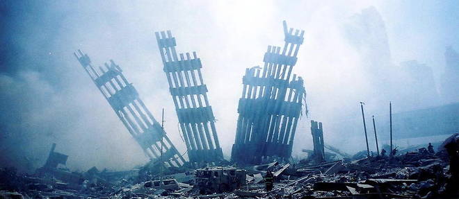 Apres l'effondrement des deux tours du World Trade Center, le 11 septembre 2001. 
