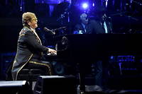 Blessé à la hanche, Elton John reporte ses trois concerts parisiens d’octobre 2021 à juin 2023.
