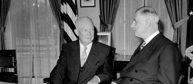 Les presidents americain et francais Dwight Eisenhower et Charles de Gaulle a la Maison-Blanche le 23 avril 1960.
