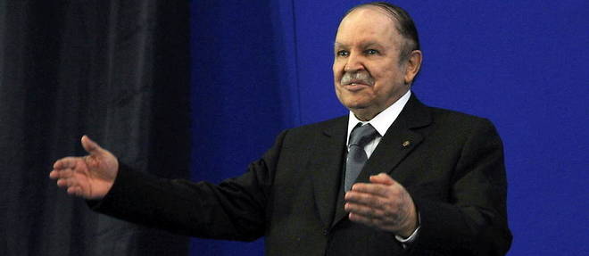 En guise de reactions a la mort de l'ex-president Bouteflika, les autorites algeriennes ont decrete la mise en berne des drapeaux mais, a l'instar des medias, ont fait le service minimum. Quant a la rue et a la diaspora algeriennes, elles sont plus critiques qu'elogieuses a l'endroit du disparu. 
