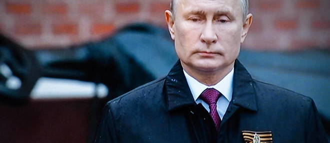 Le parti de Vladimir Poutine arrive en tete des legislatives.
