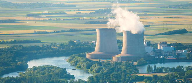 La centrale de Saint-Laurent-des-Eaux, dans le Loir-et-Cher. EDF vend 25 % de son electricite nucleaire a un tarif fixe aux fournisseurs alternatifs.
