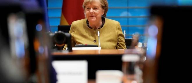 Angela Merkel, "l'inoxydable" chanceliere tire sa reverence