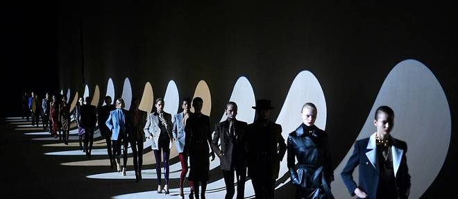 Fashion week a Paris : la mode renoue avec le spectacle