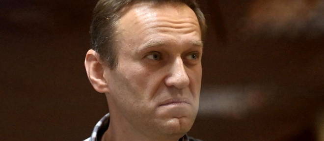 Navalny et ses allies sont accuses d'avoir dirige une organisation extremiste qui, de 2014 a 2021, portait le message d'un << changement de pouvoir par la violence >>.
