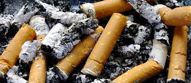 La vente parallele de cigarettes fait perdre jusqu'a 3 milliards d'euros au fisc.
